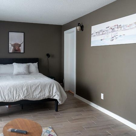 One Bedroom Condo Near Whyte Ave Close To University Edmonton Exterior foto