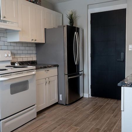 One Bedroom Condo Near Whyte Ave Close To University Edmonton Exterior foto