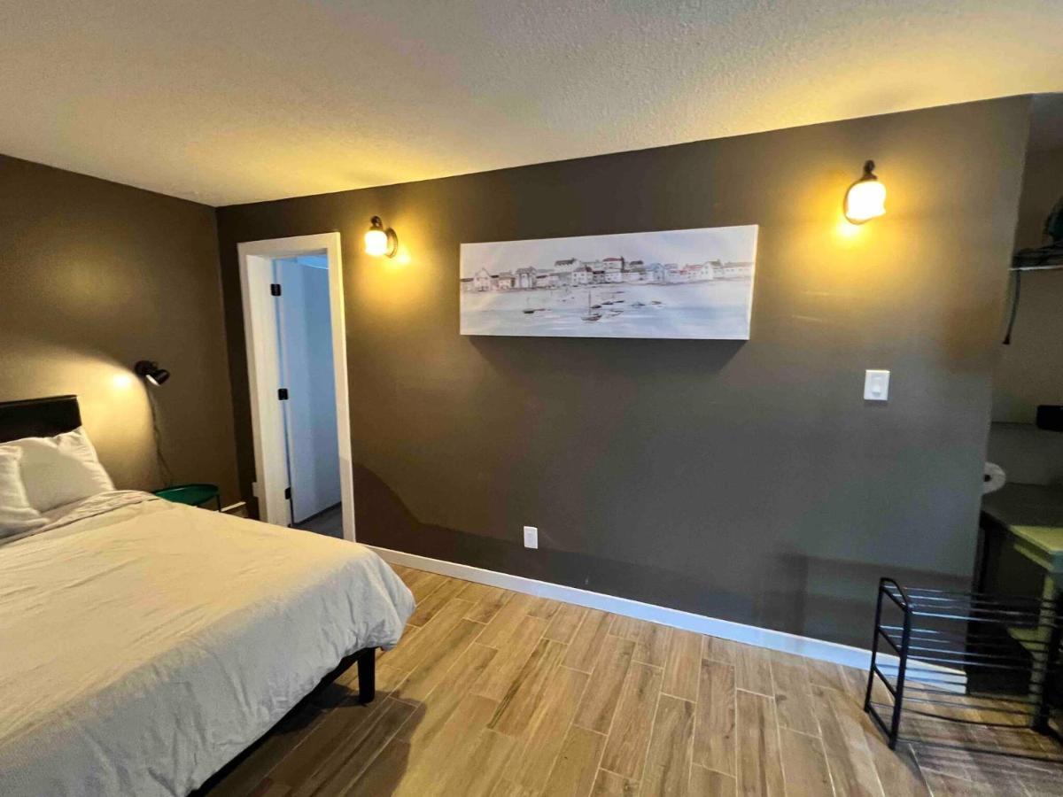 One Bedroom Condo Near Whyte Ave Close To University Edmonton Exterior foto