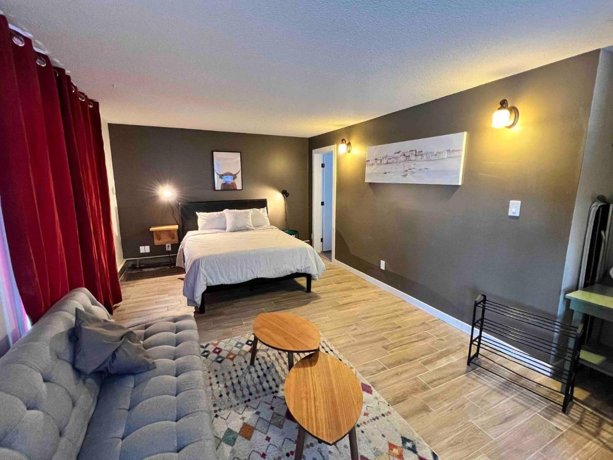One Bedroom Condo Near Whyte Ave Close To University Edmonton Exterior foto