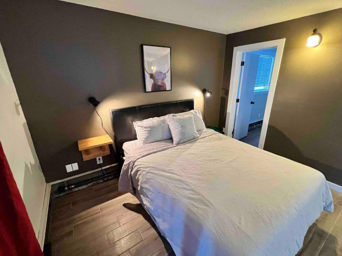 One Bedroom Condo Near Whyte Ave Close To University Edmonton Exterior foto
