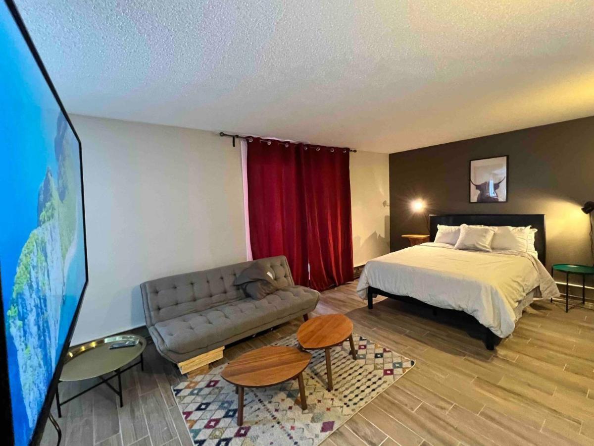 One Bedroom Condo Near Whyte Ave Close To University Edmonton Exterior foto