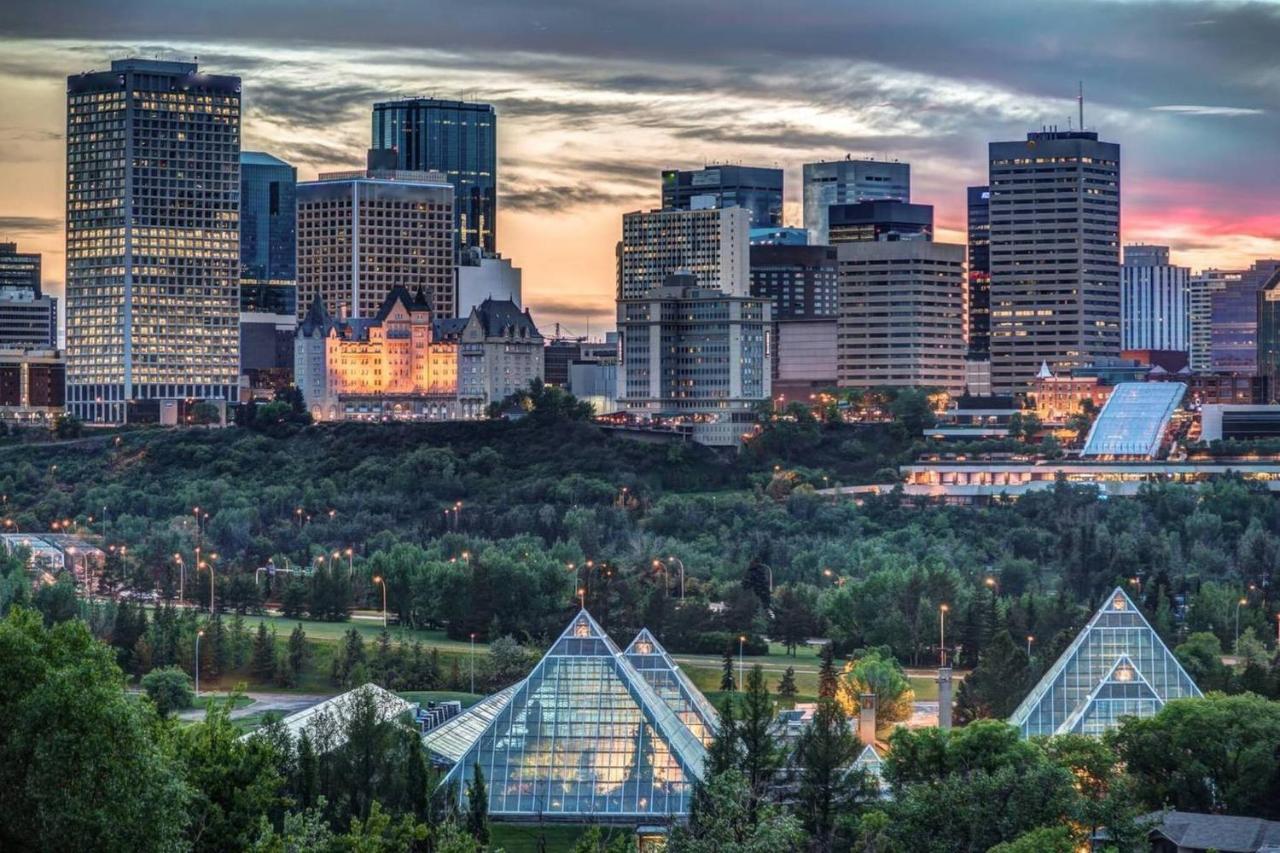 One Bedroom Condo Near Whyte Ave Close To University Edmonton Exterior foto