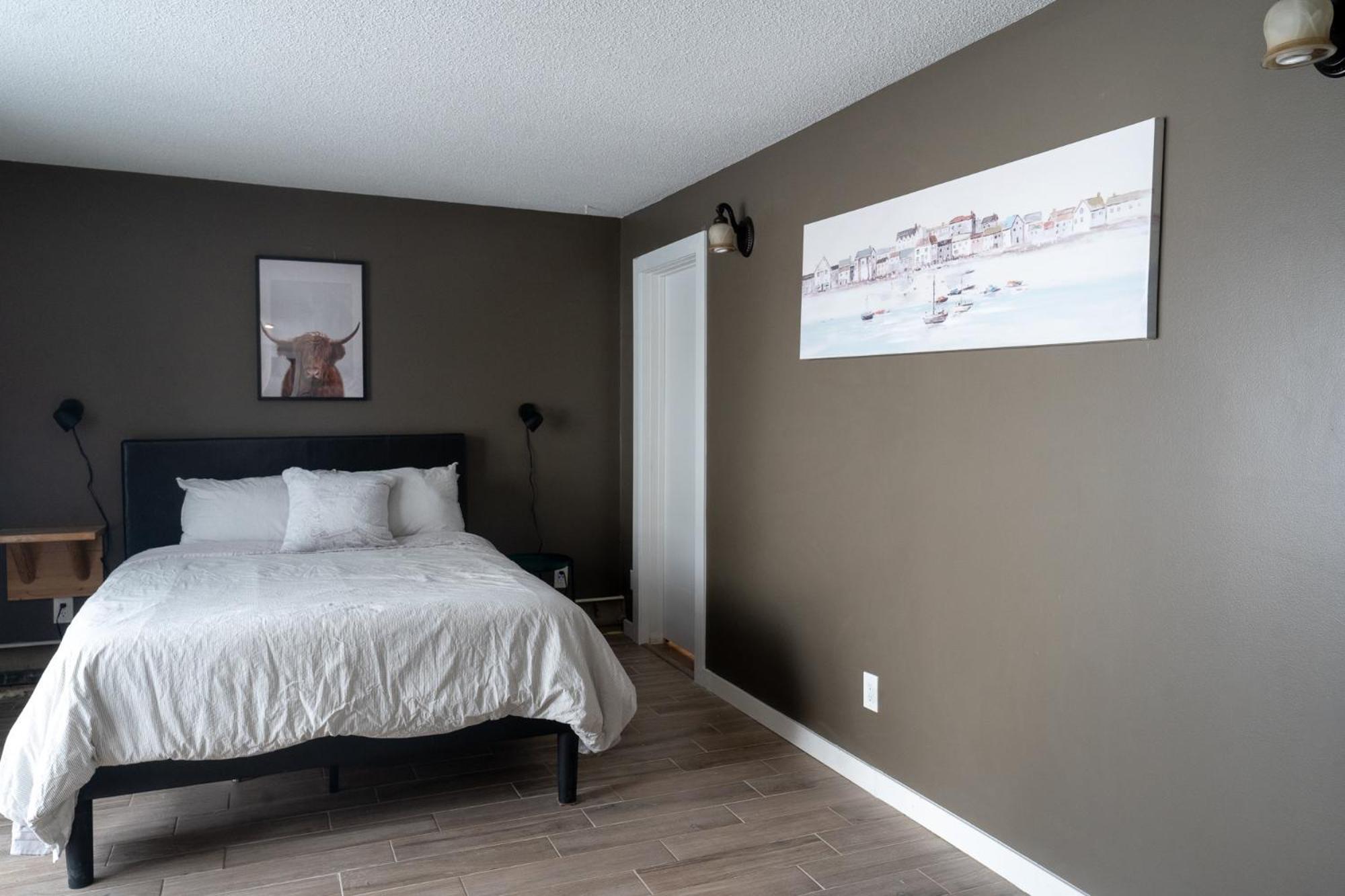 One Bedroom Condo Near Whyte Ave Close To University Edmonton Exterior foto